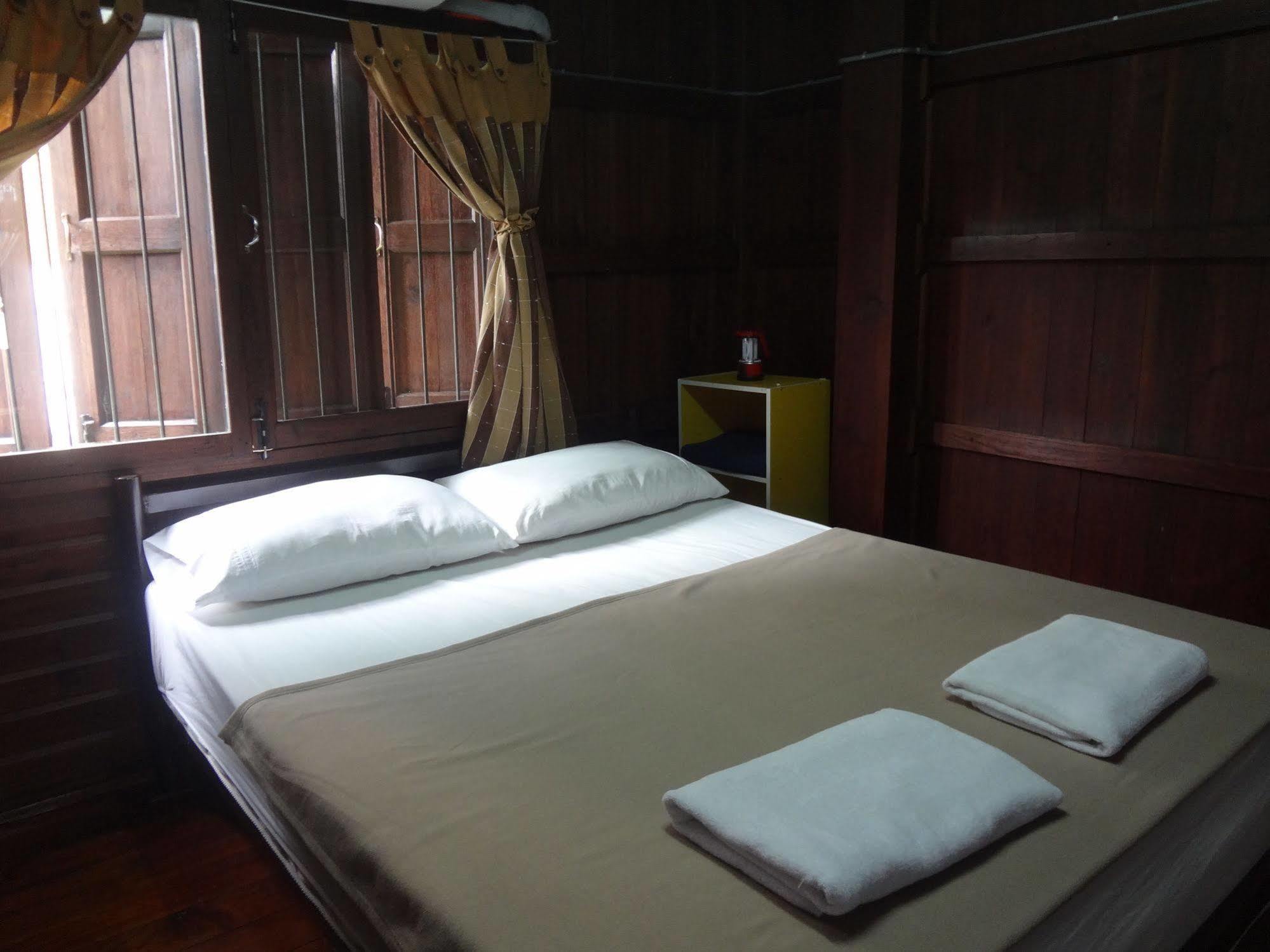 Baan Mai Guesthouse Mae Hong Son Eksteriør billede