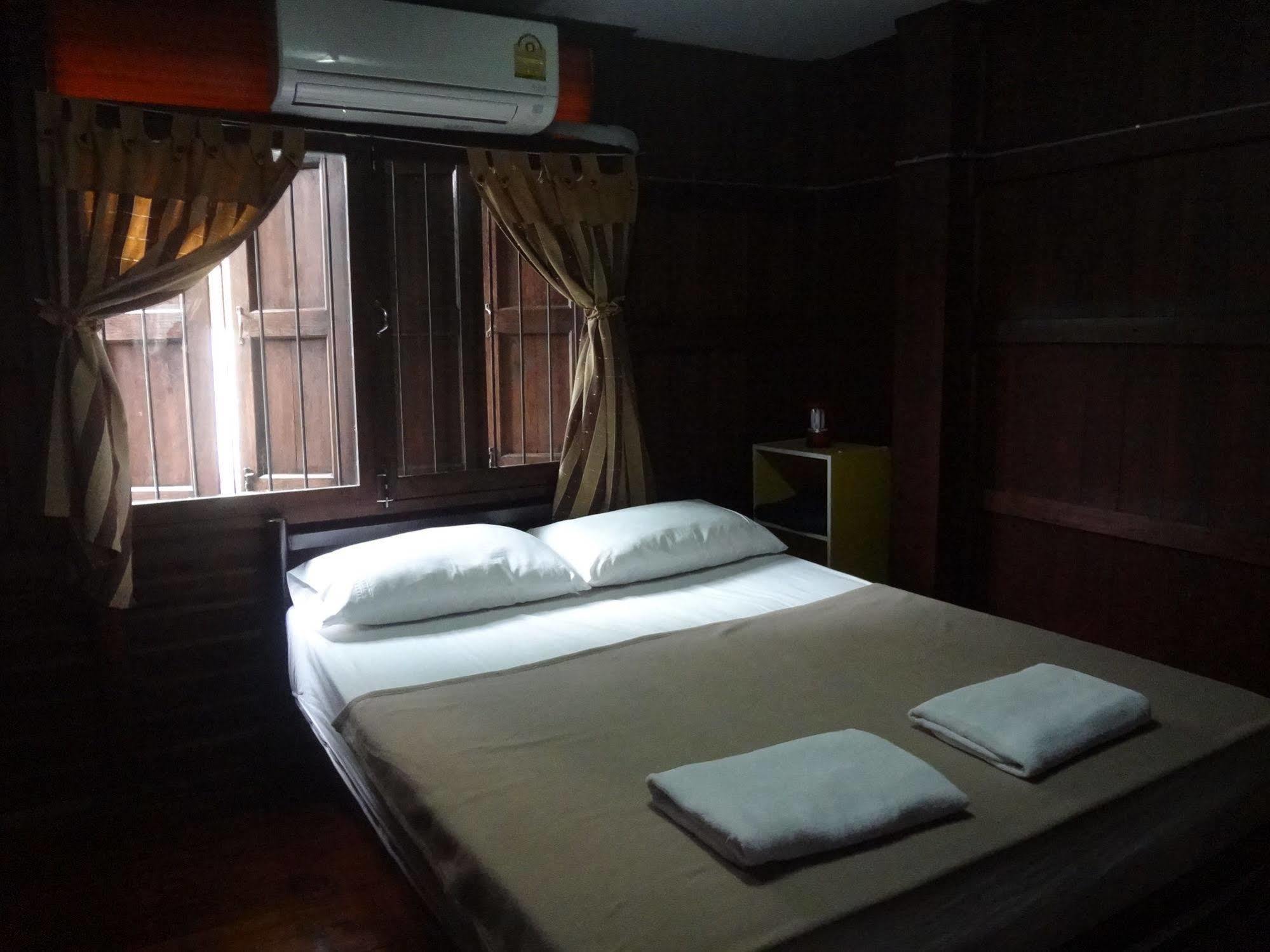 Baan Mai Guesthouse Mae Hong Son Eksteriør billede