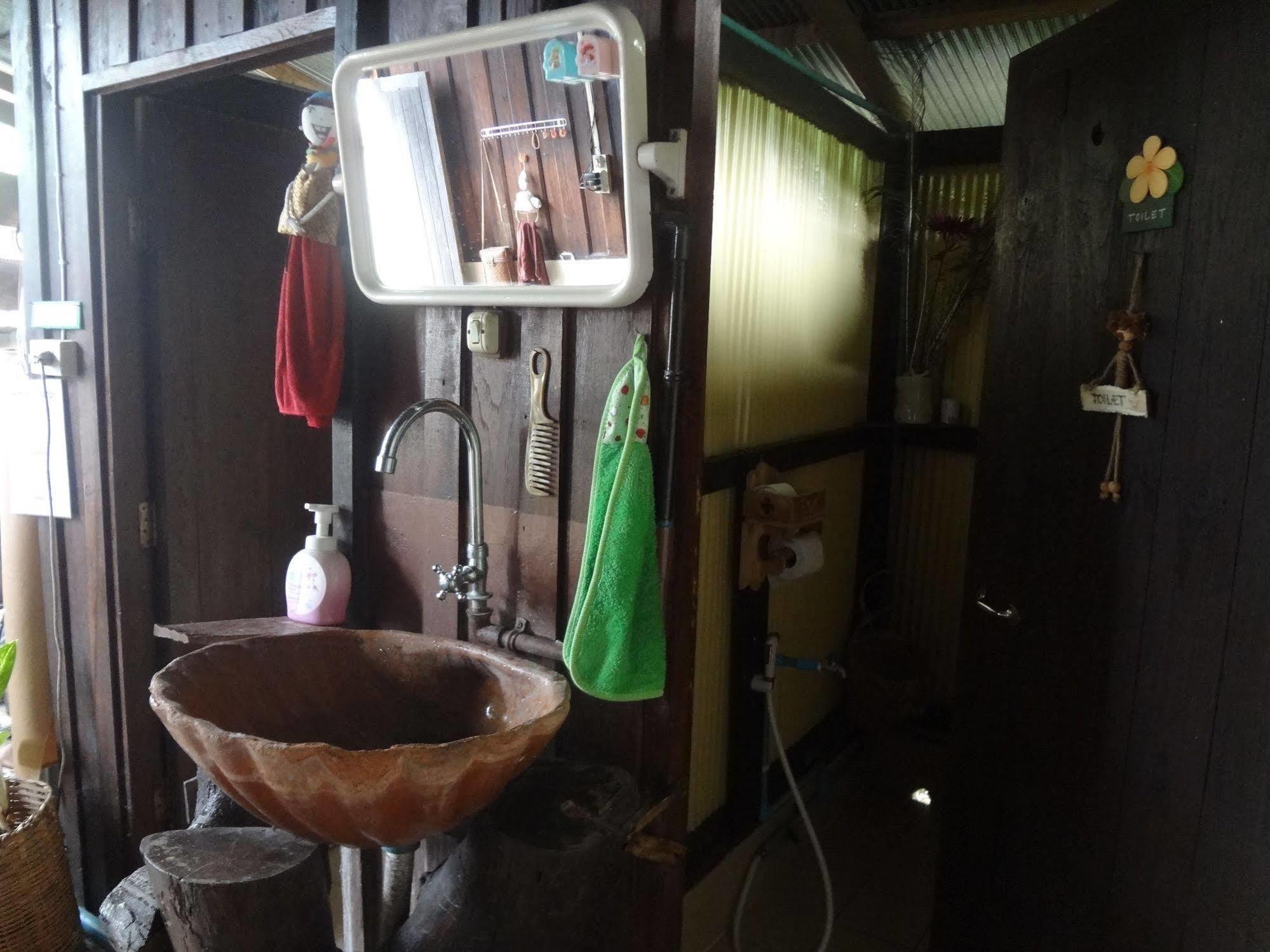 Baan Mai Guesthouse Mae Hong Son Eksteriør billede